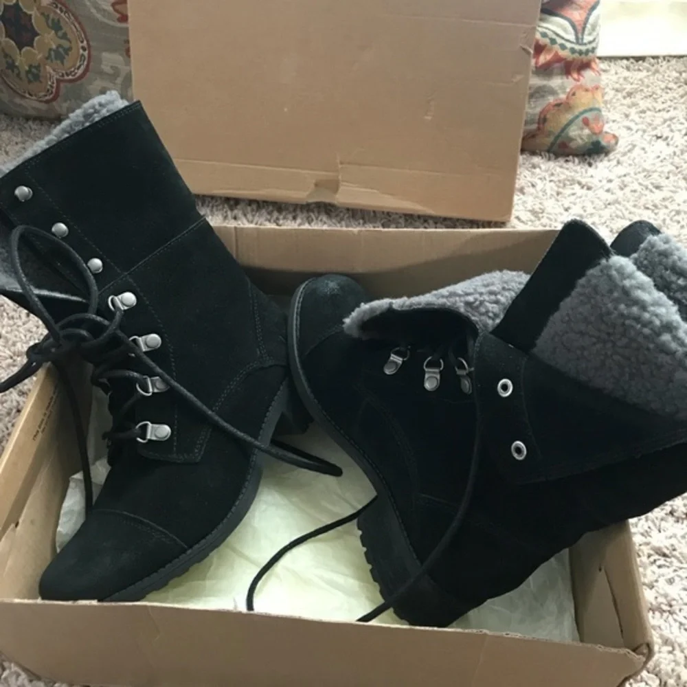 NWB UGG Black Leather FoldOver Boots 6M